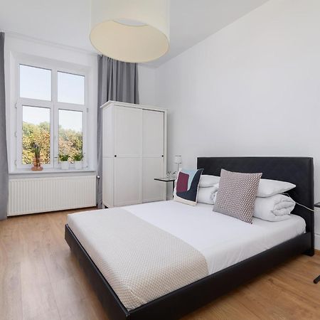 1-Bedroom Apartment - Dluga 65 Street Krakau Buitenkant foto